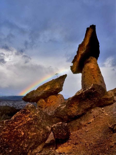 OR, Jefferson Co, The Balancing Rocks and rainbow